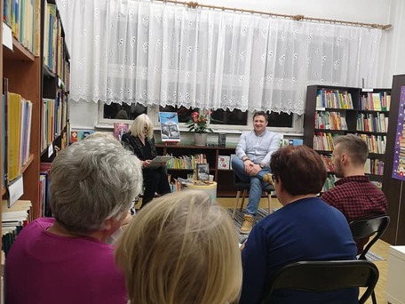 Piotr Chabiera. Adrian Ksycki w bibliotece