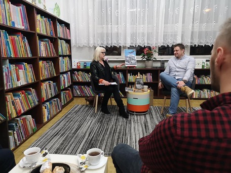 Piotr Chabiera. Adrian Ksycki w bibliotece